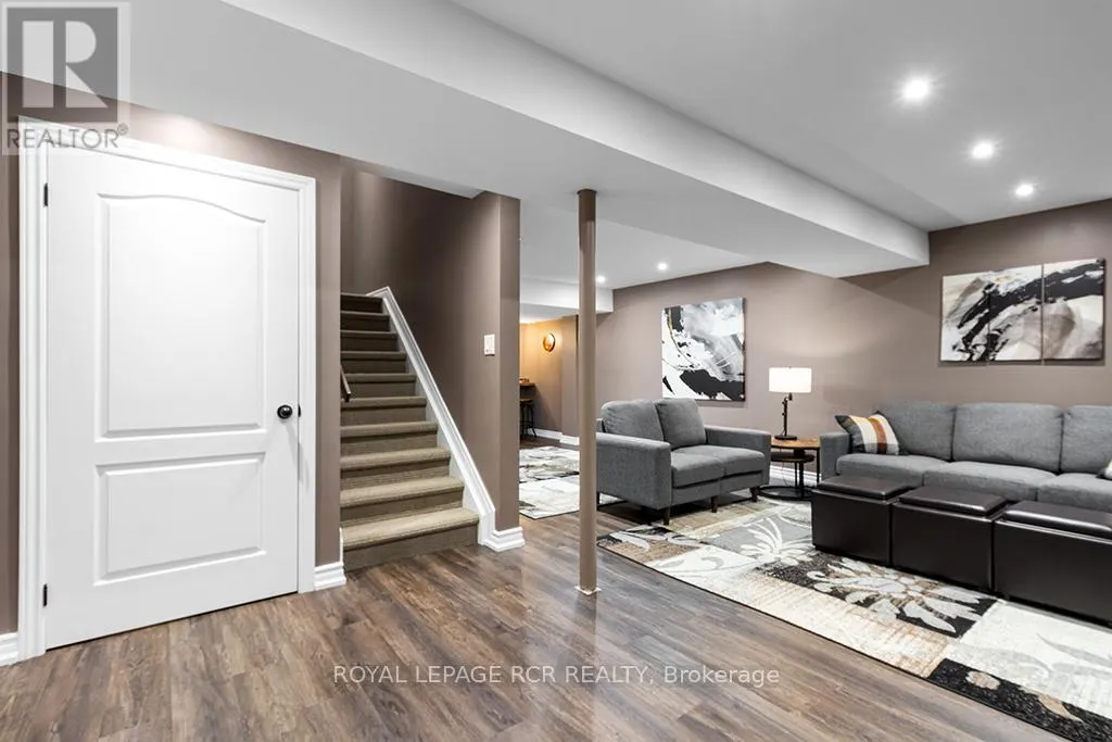 32 BORLAND CRESCENT