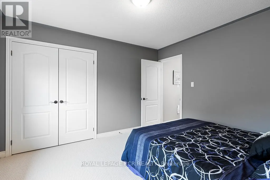 32 BORLAND CRESCENT