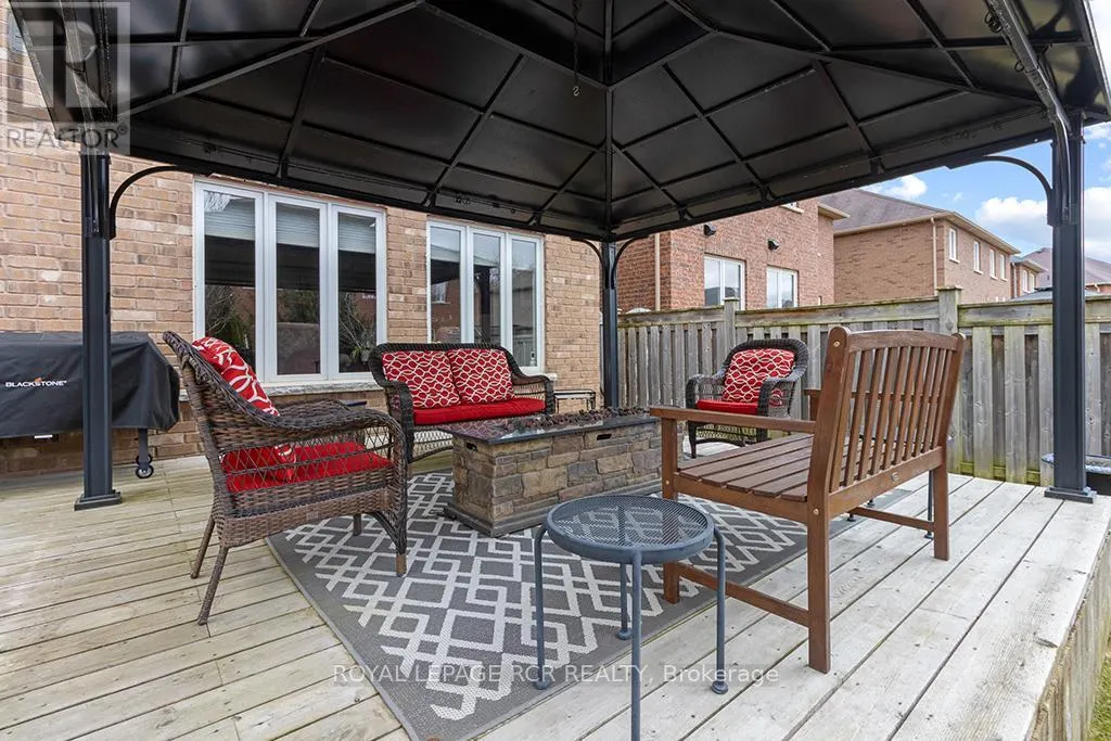 32 BORLAND CRESCENT