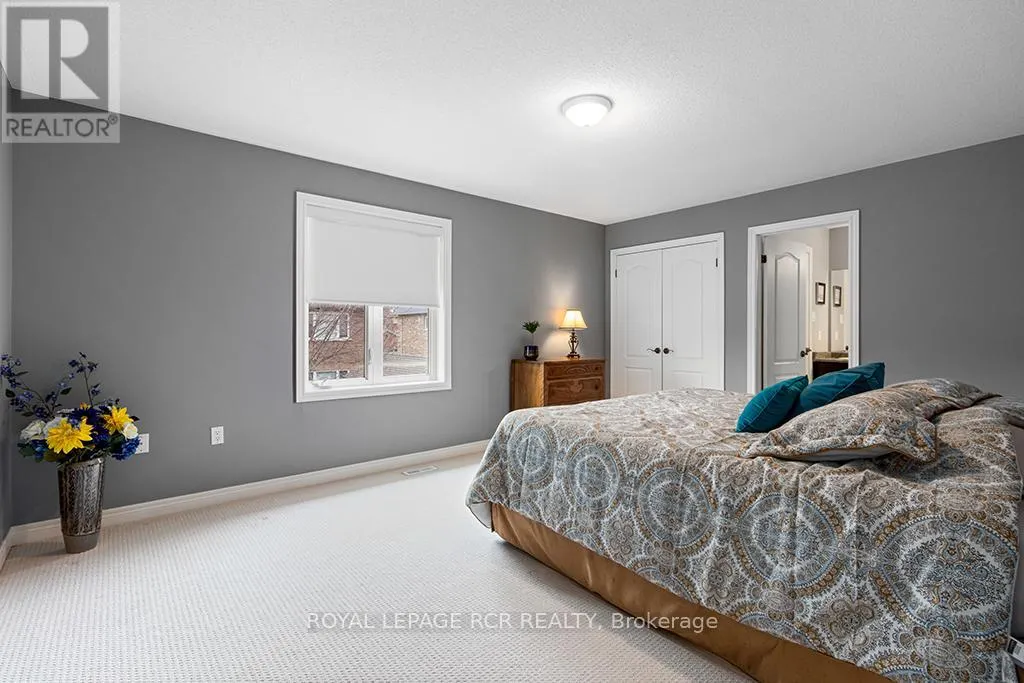 32 BORLAND CRESCENT