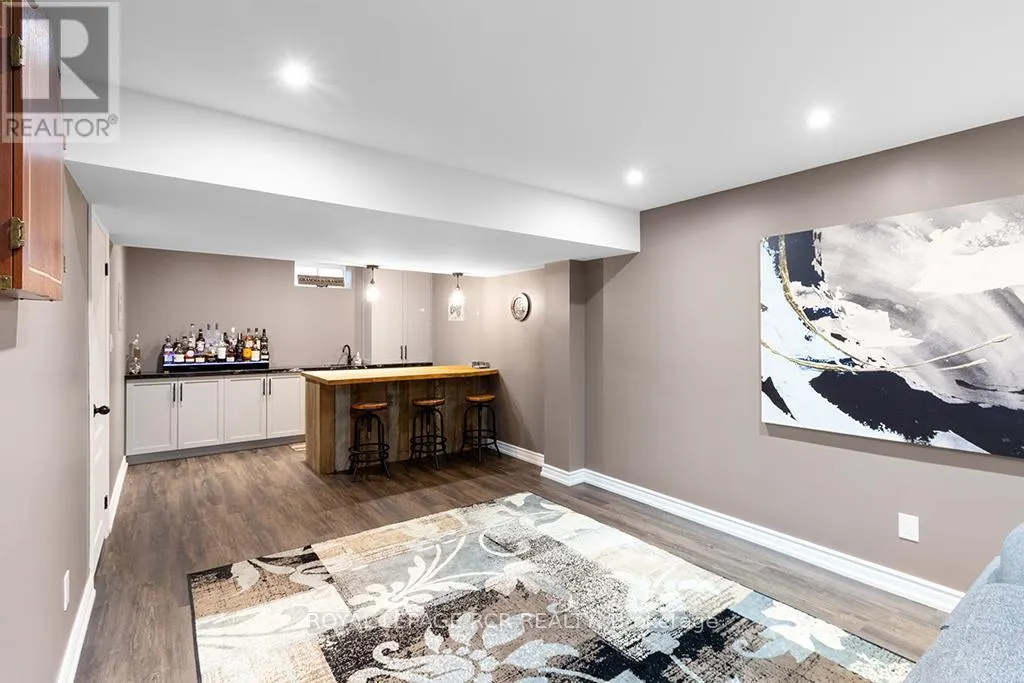 32 BORLAND CRESCENT