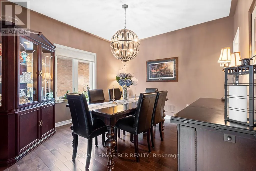 32 BORLAND CRESCENT