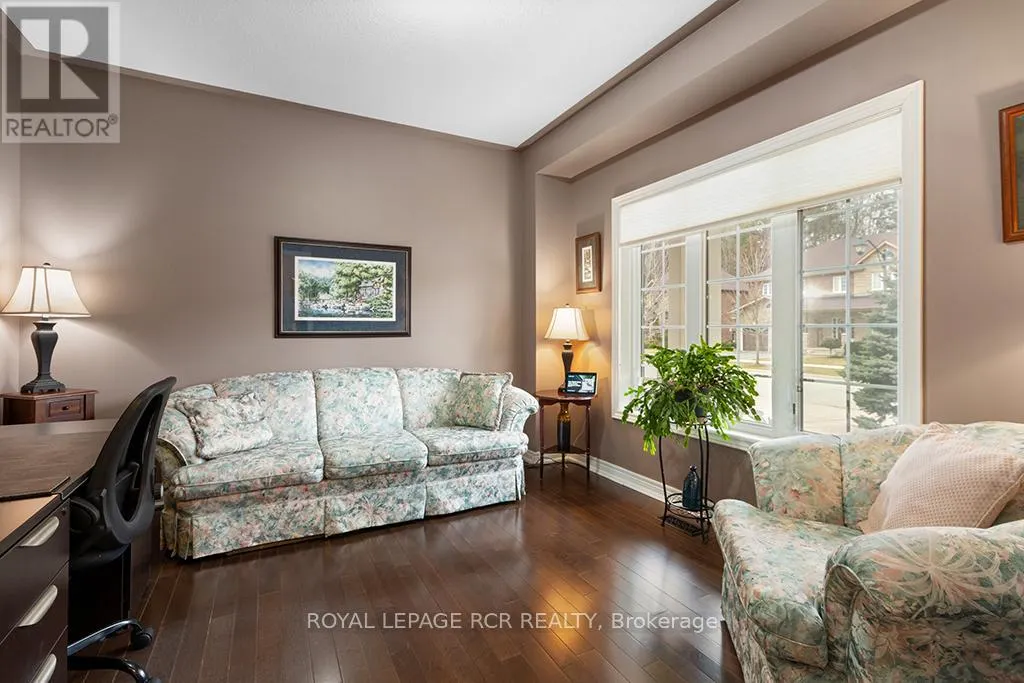 32 BORLAND CRESCENT
