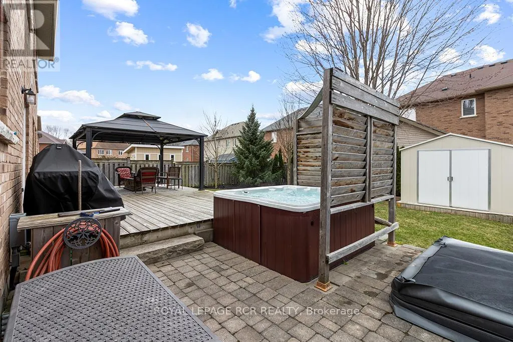 32 BORLAND CRESCENT