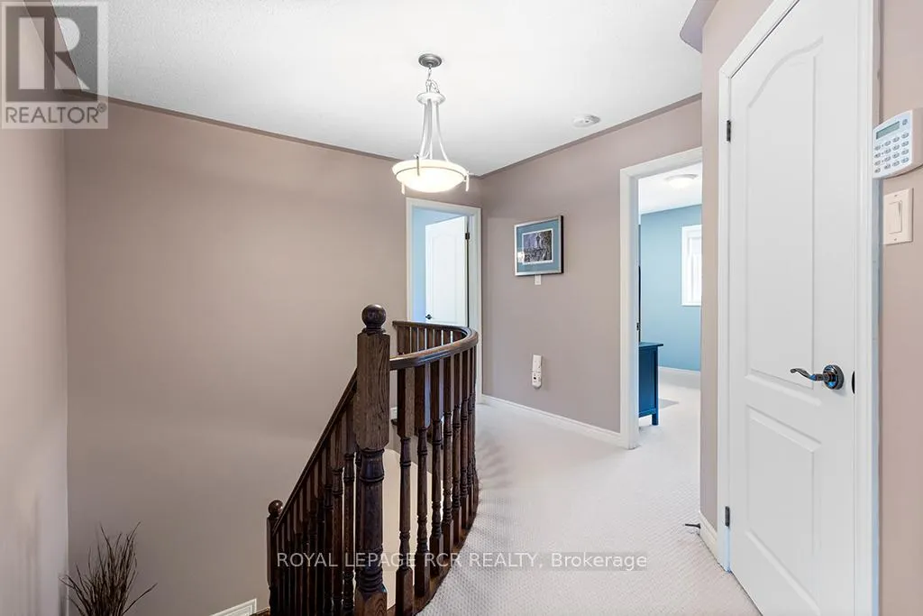 32 BORLAND CRESCENT