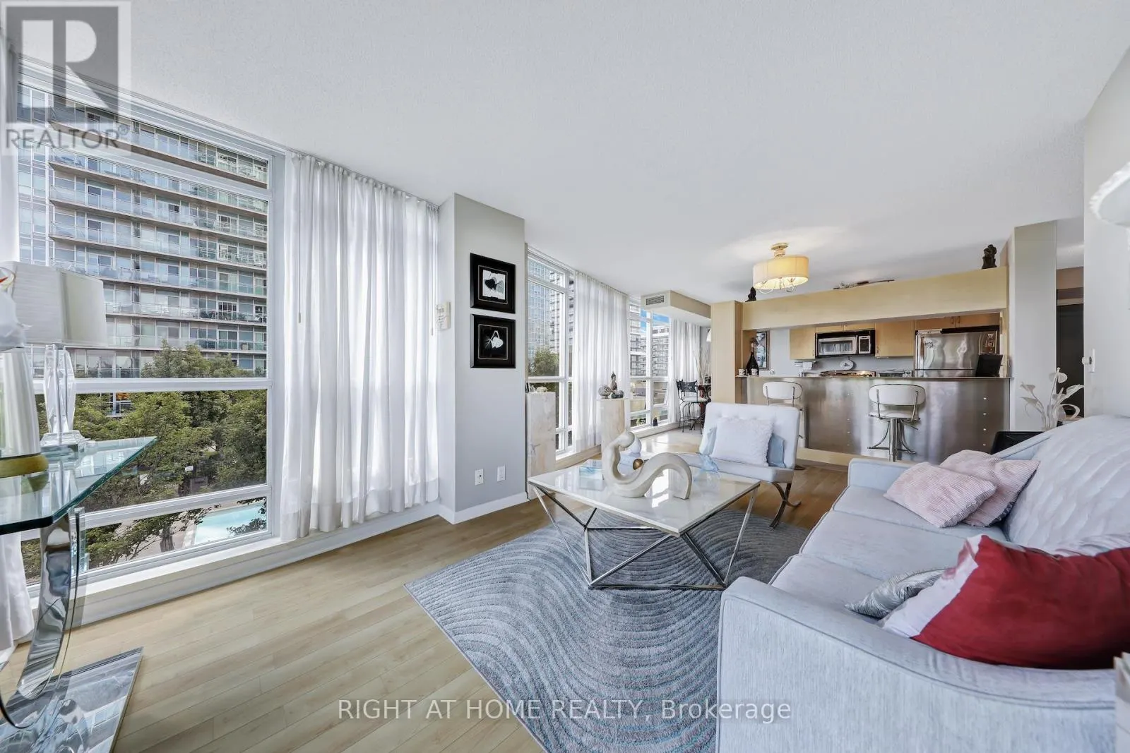 607 - 185 LEGION ROAD N