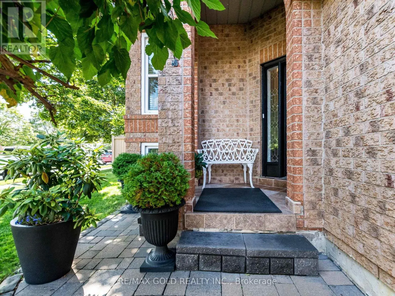 98 SPRINGVIEW DRIVE