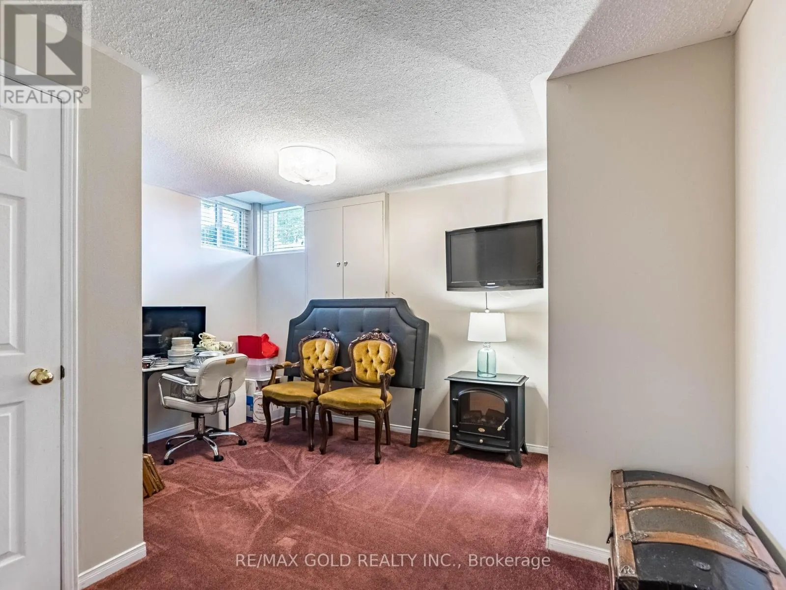 98 SPRINGVIEW DRIVE