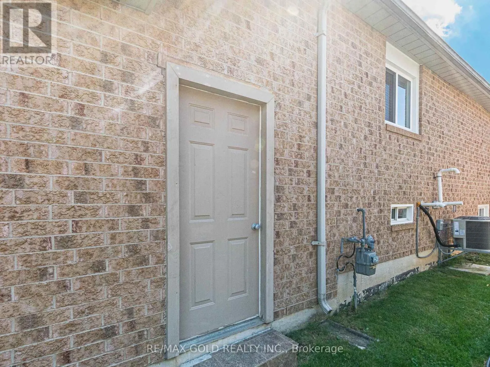 98 SPRINGVIEW DRIVE