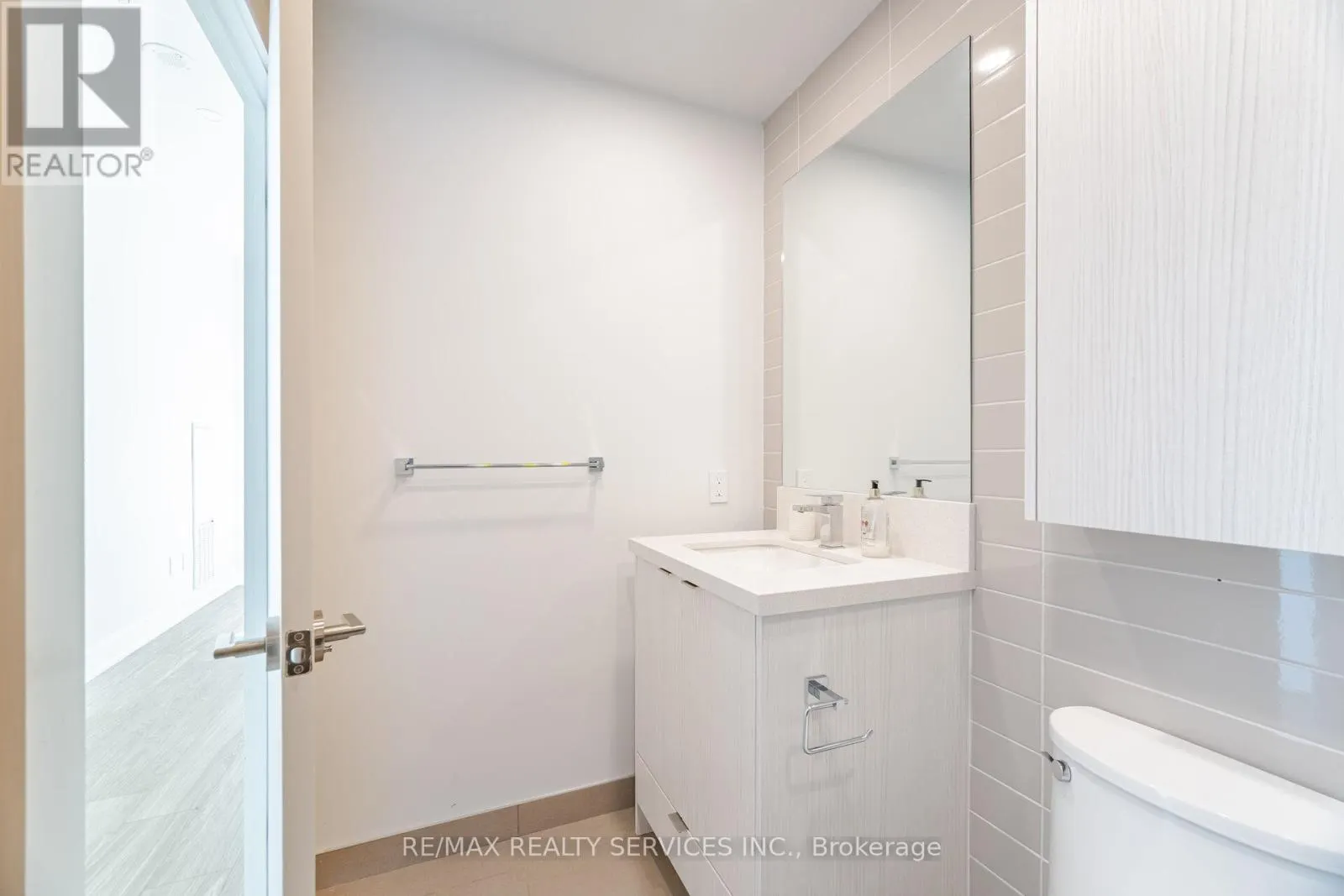 PH08 - 4130 PARKSIDE VILLAGE DRIVE