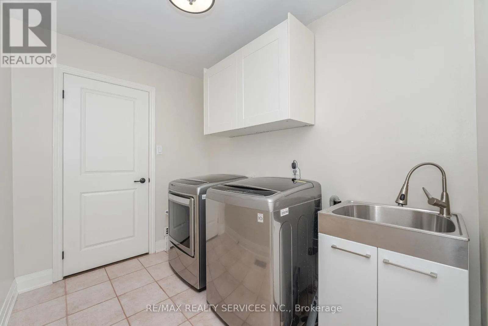 33 CARNFORTH DRIVE