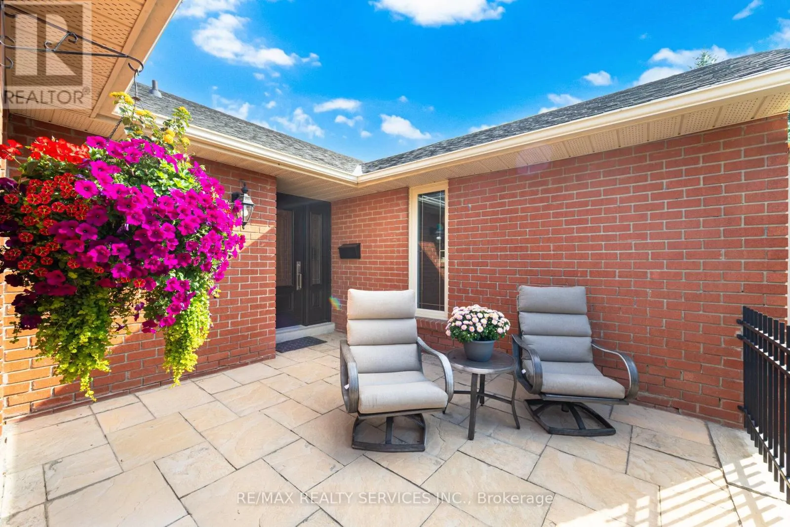 33 CARNFORTH DRIVE