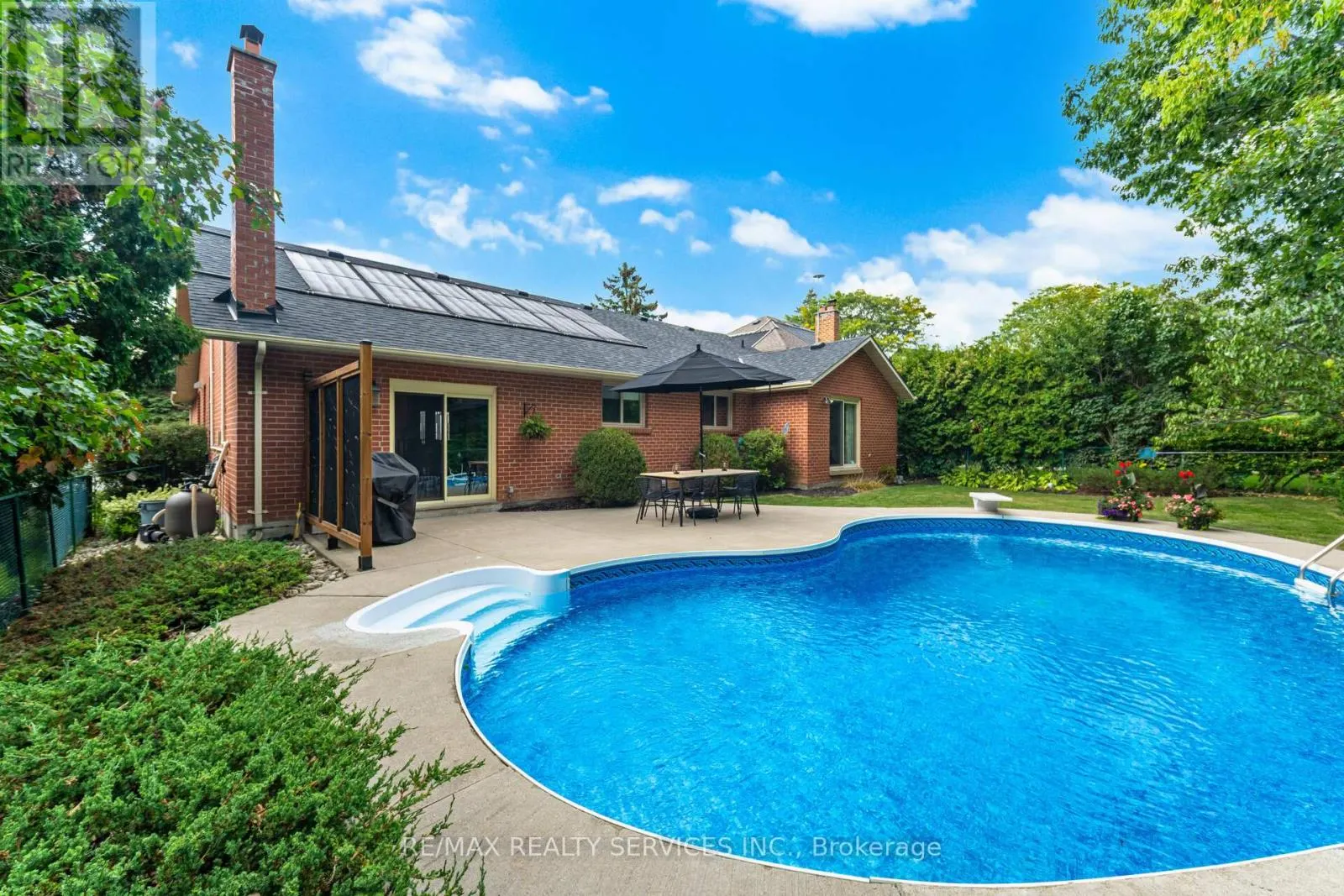 33 CARNFORTH DRIVE