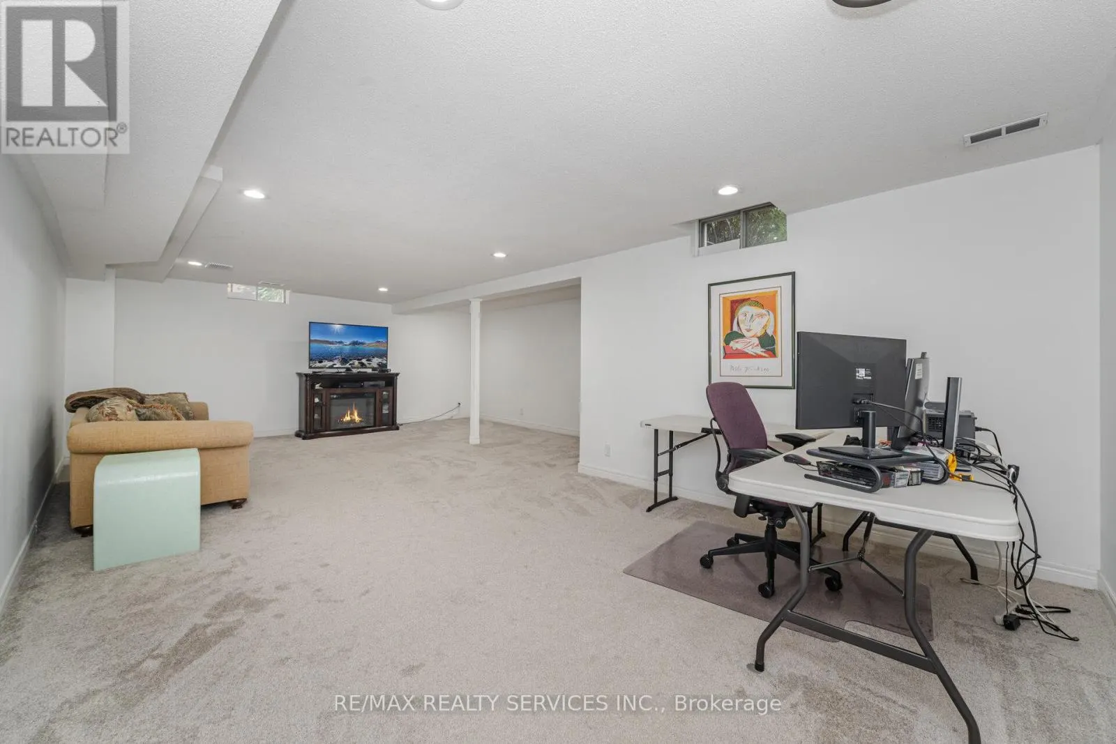 33 CARNFORTH DRIVE