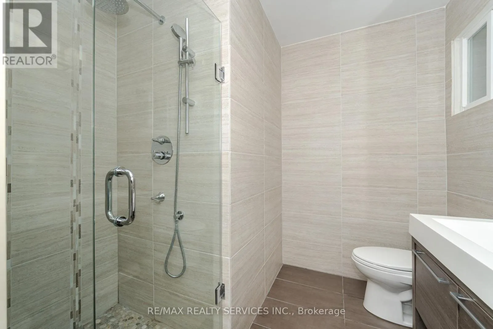 33 CARNFORTH DRIVE