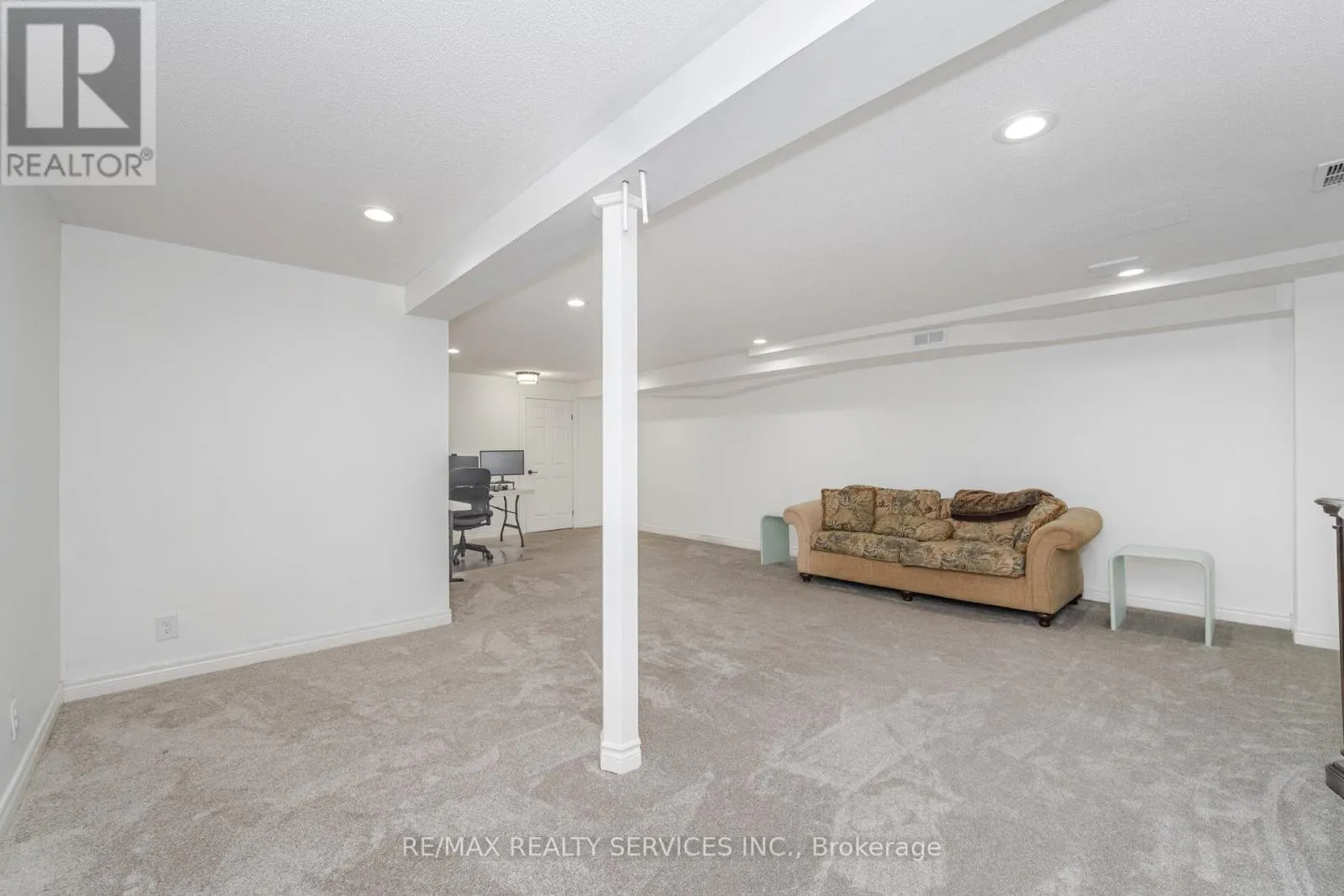 33 CARNFORTH DRIVE