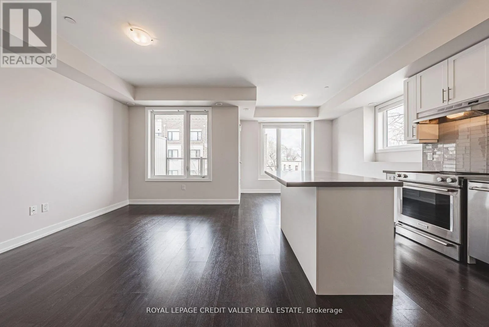 116 - 256 ROYAL YORK ROAD E