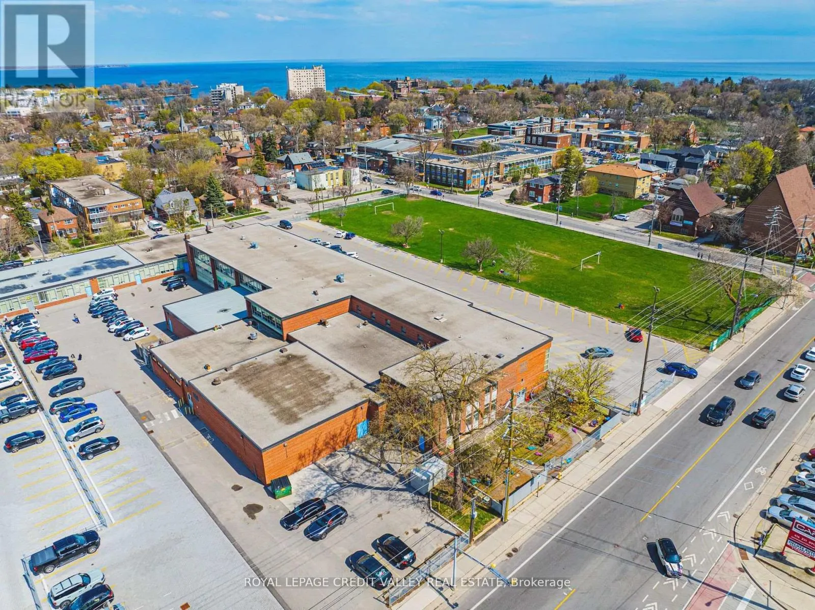 116 - 256 ROYAL YORK ROAD E