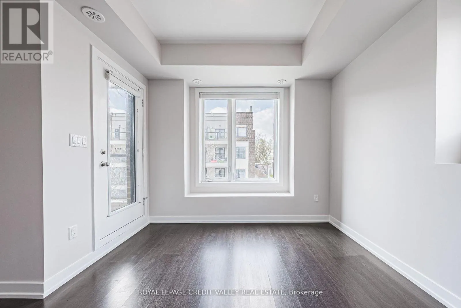 116 - 256 ROYAL YORK ROAD E