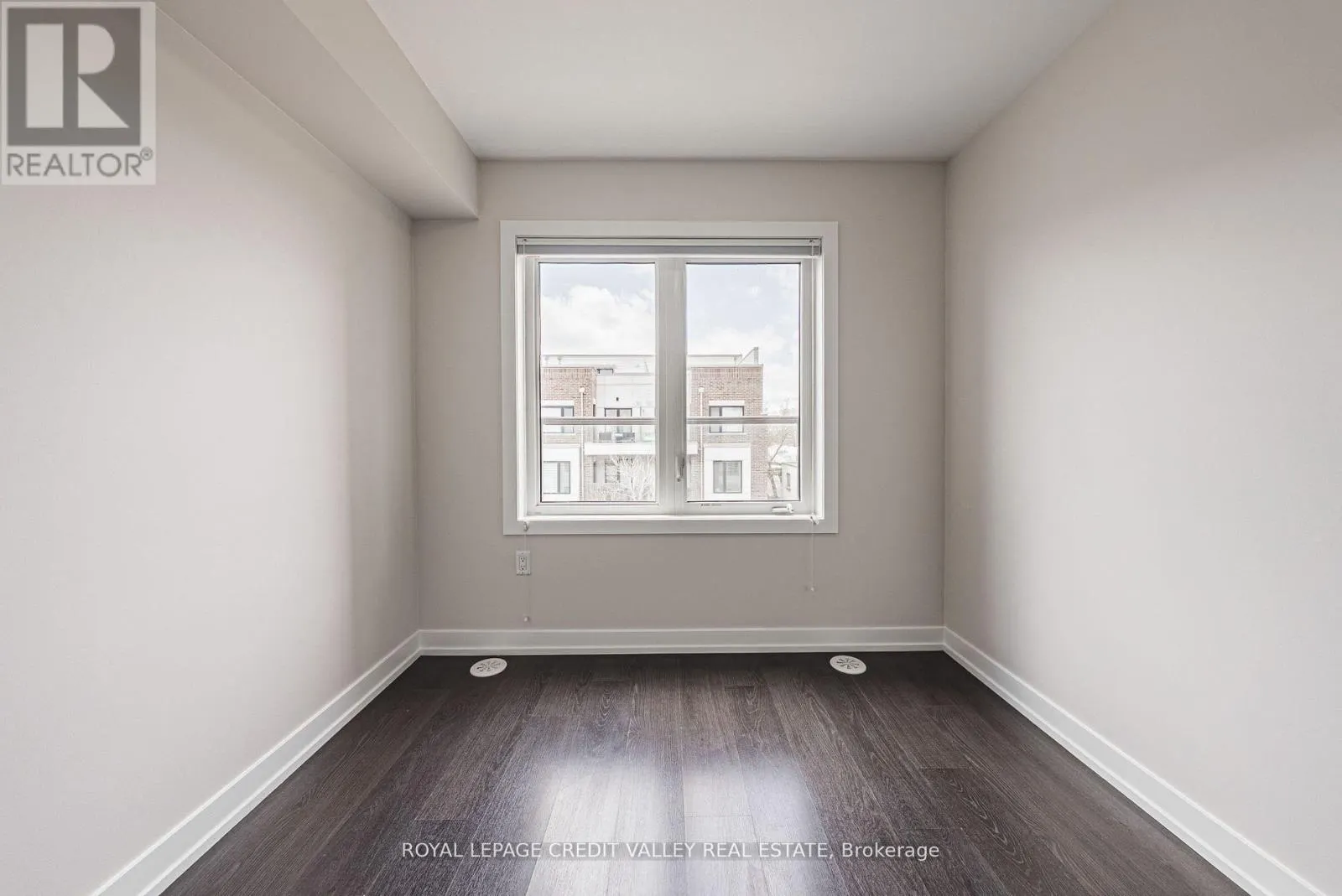 116 - 256 ROYAL YORK ROAD E