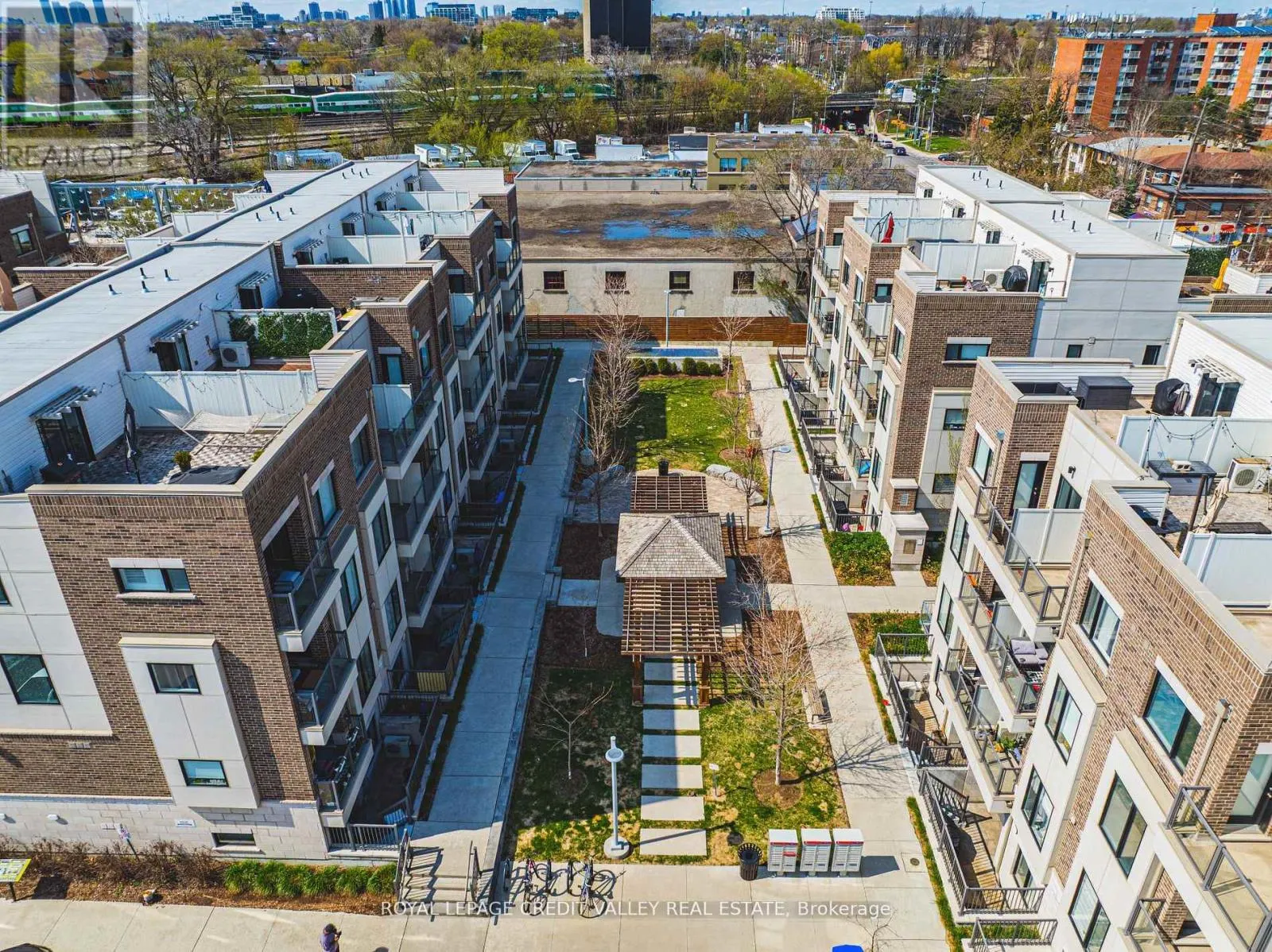 116 - 256 ROYAL YORK ROAD E