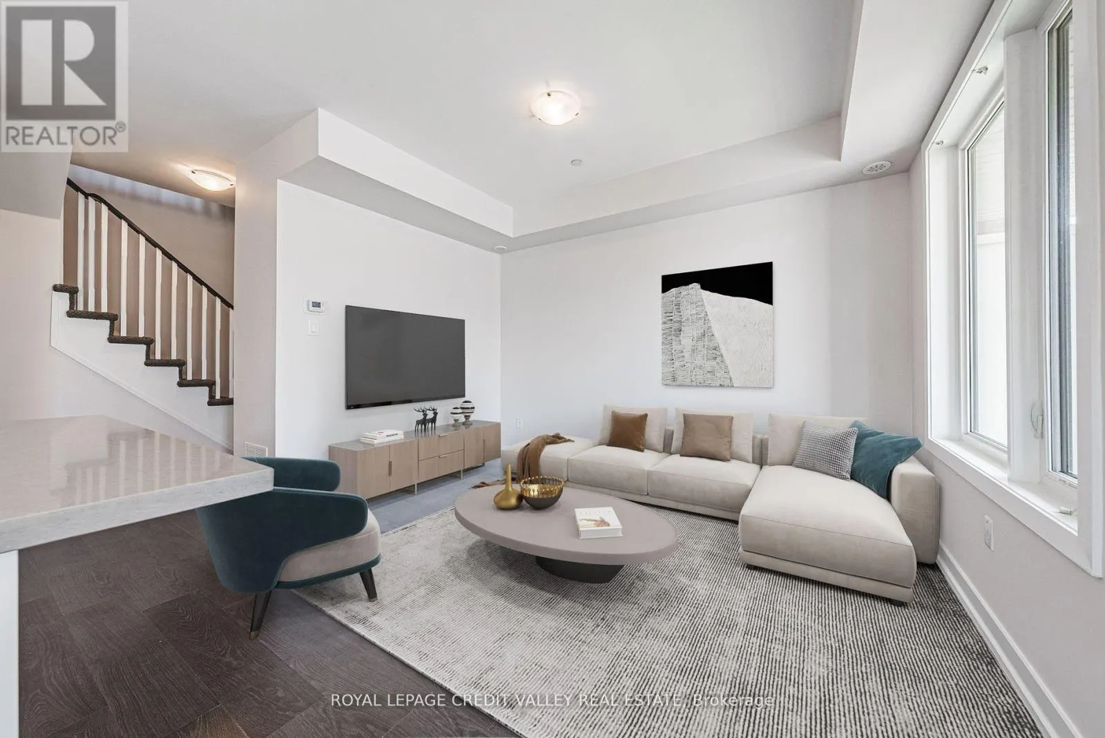 116 - 256 ROYAL YORK ROAD E