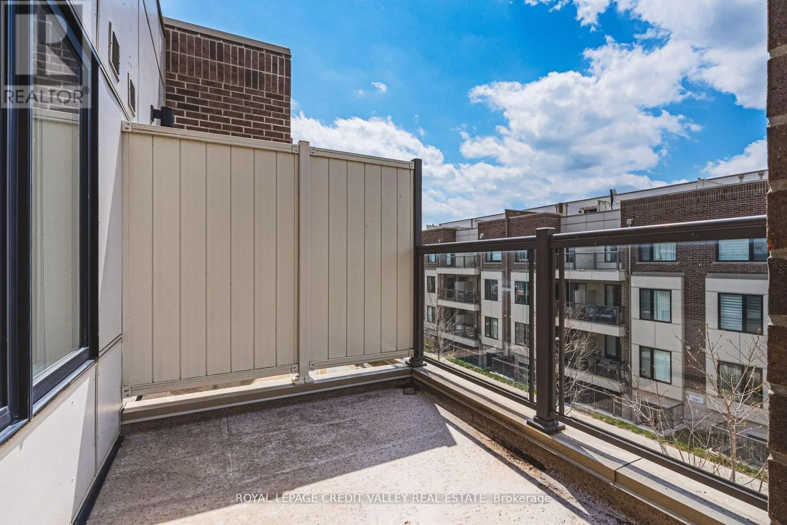 116 - 256 ROYAL YORK ROAD E