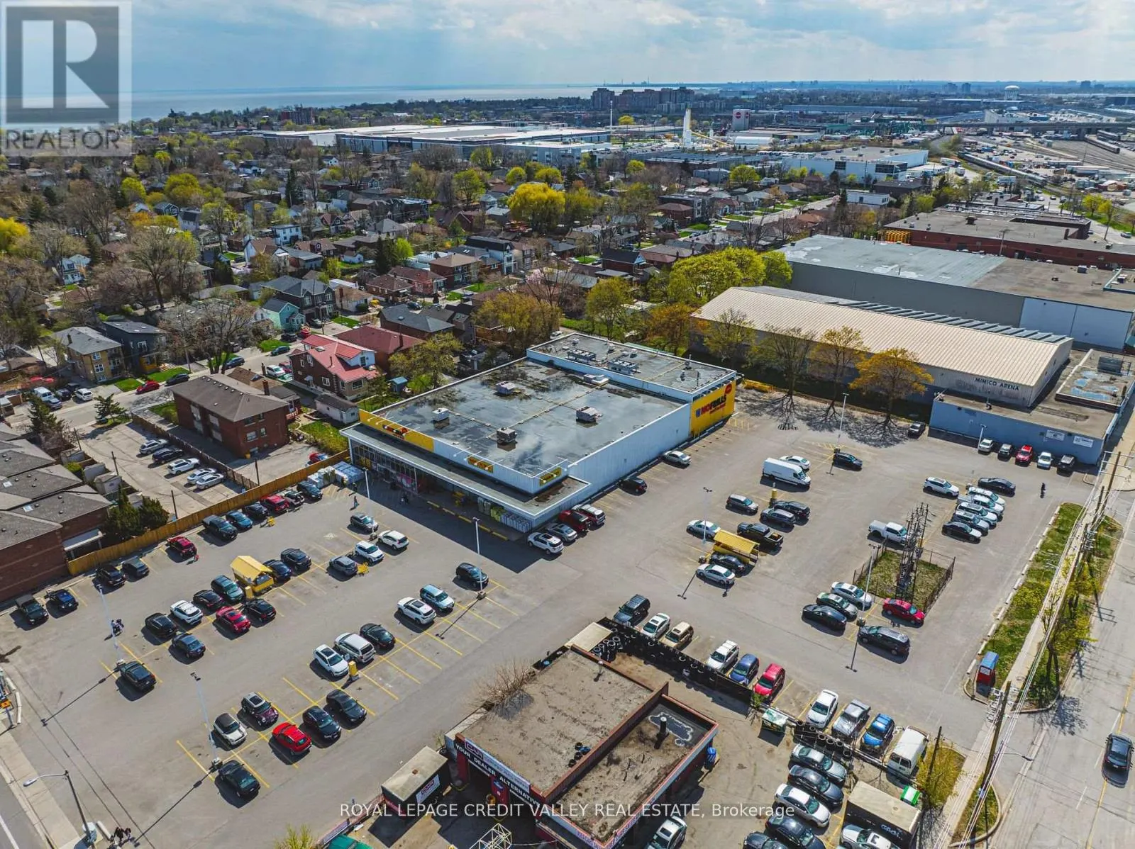 116 - 256 ROYAL YORK ROAD E