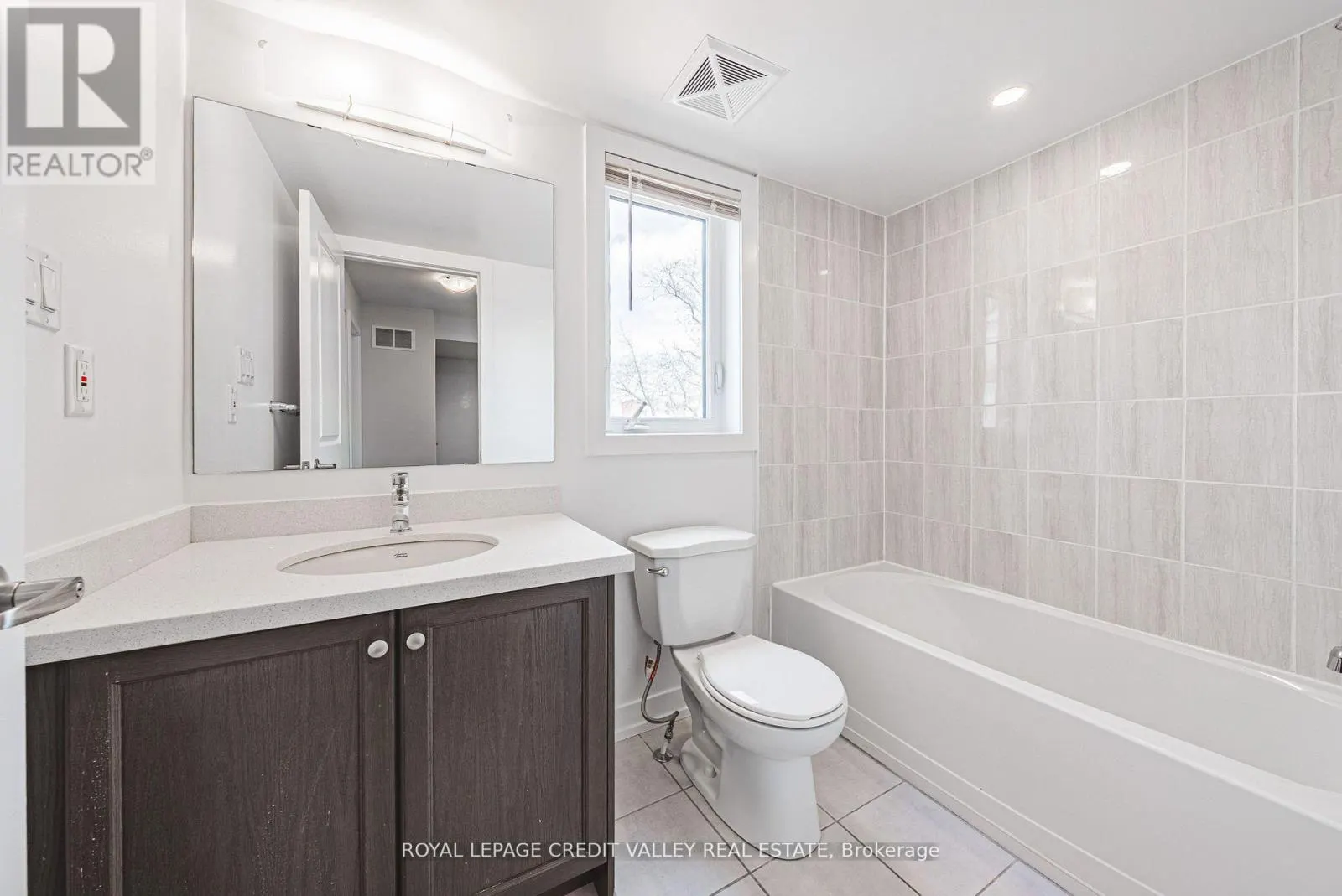 116 - 256 ROYAL YORK ROAD E
