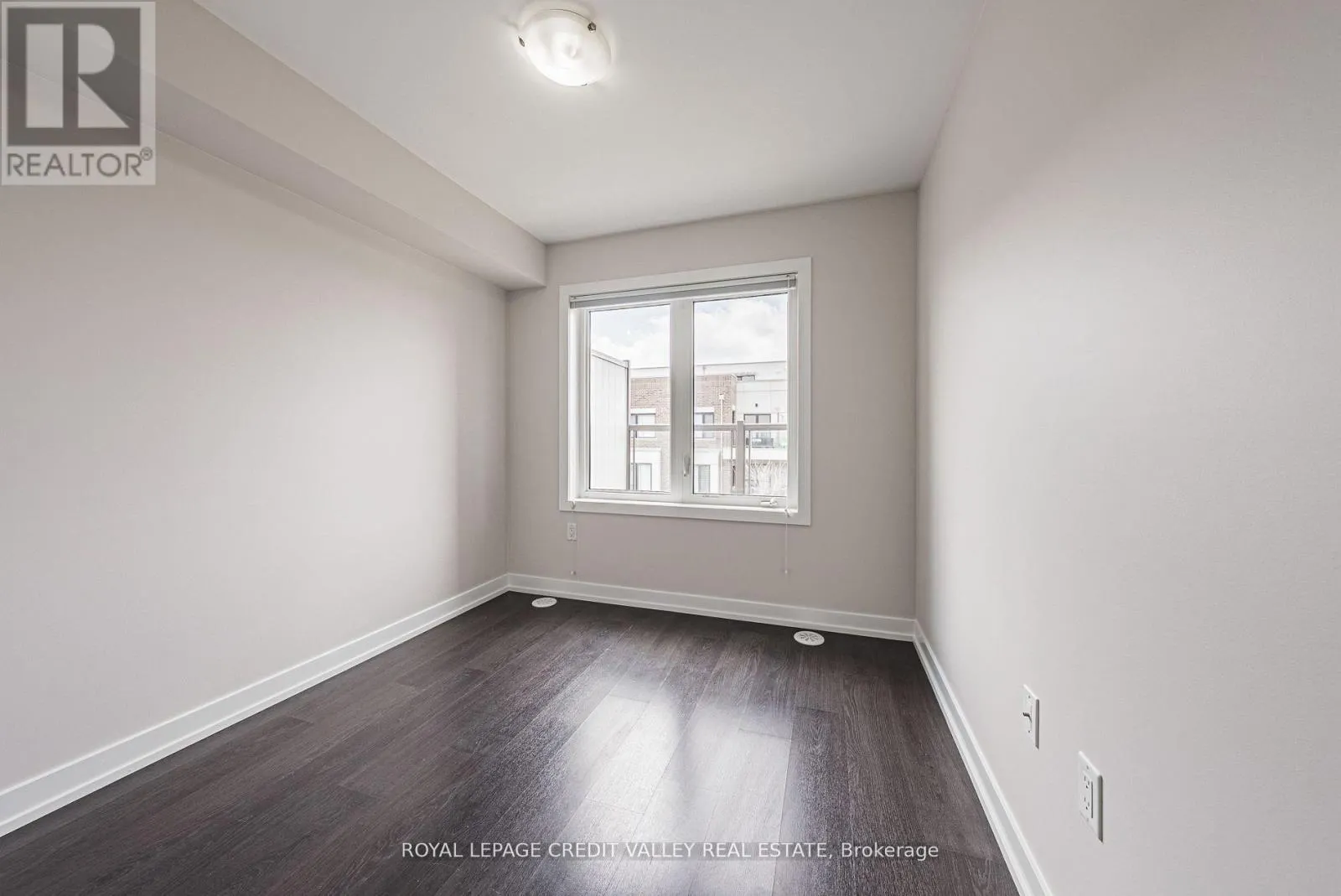 116 - 256 ROYAL YORK ROAD E