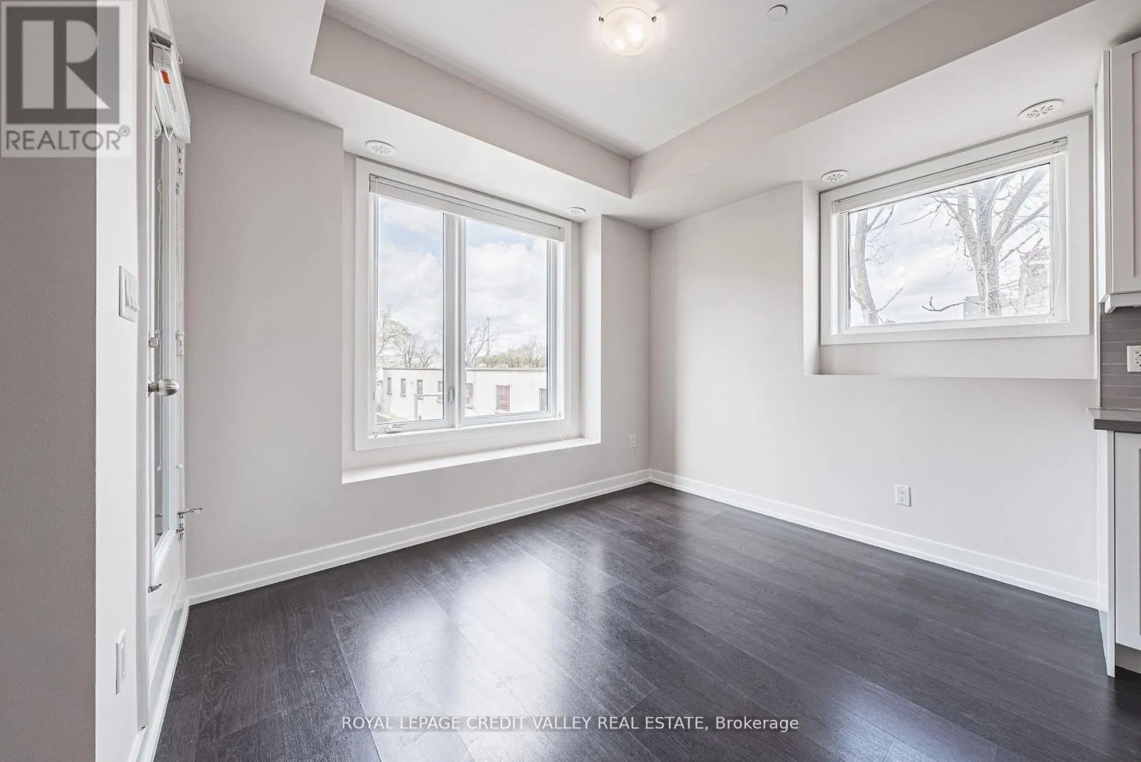 116 - 256 ROYAL YORK ROAD E