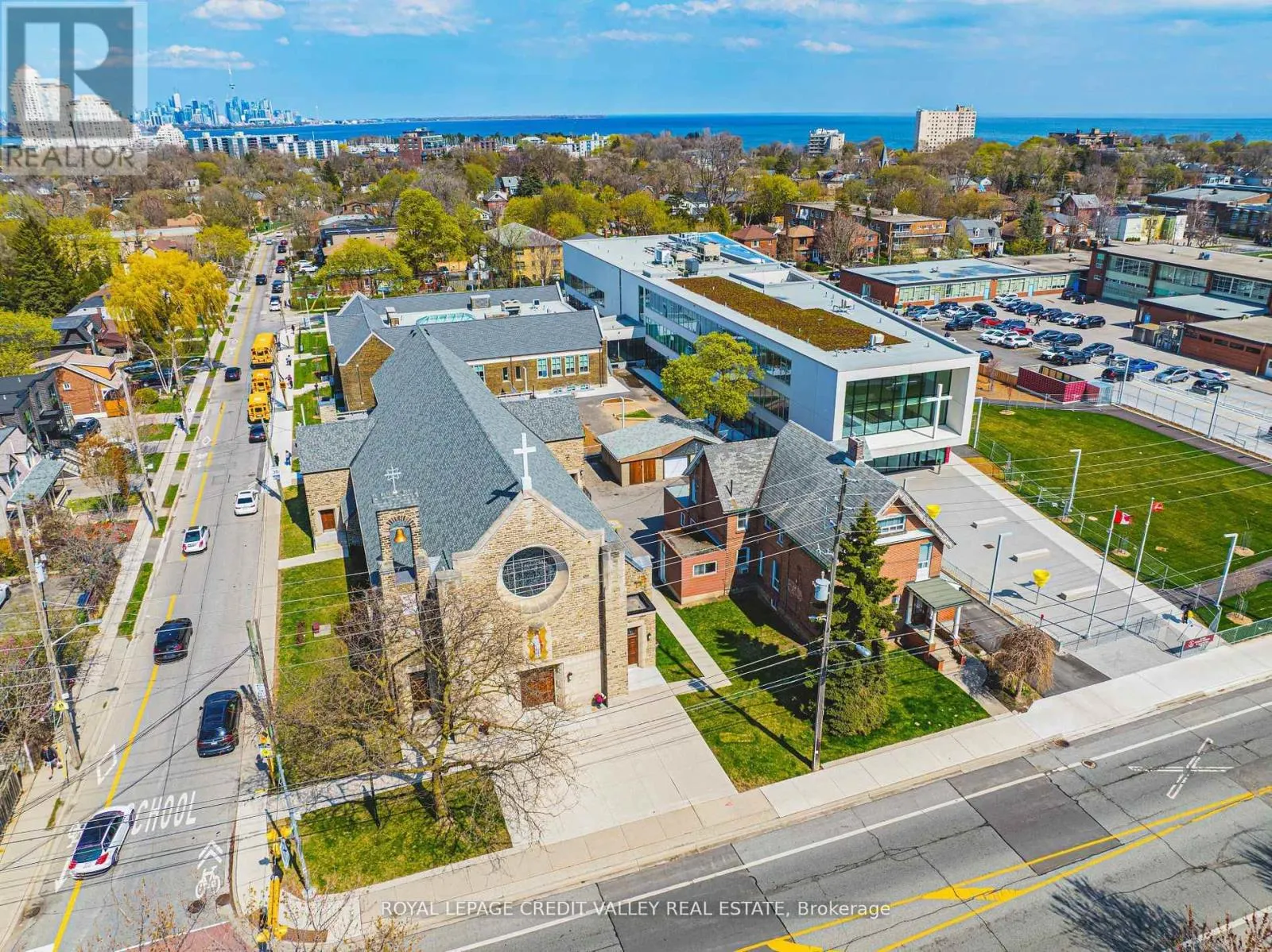 116 - 256 ROYAL YORK ROAD E