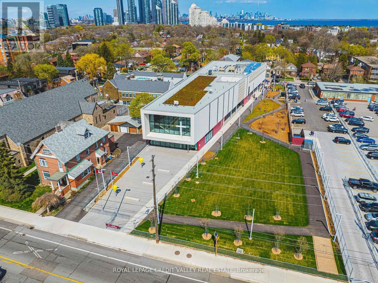 116 - 256 ROYAL YORK ROAD E