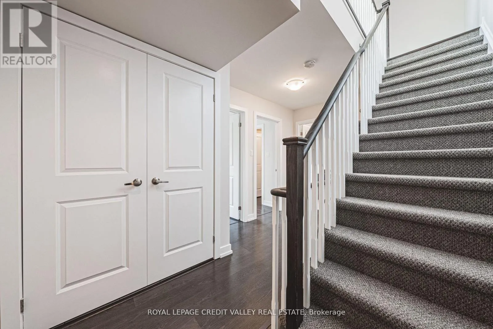 116 - 256 ROYAL YORK ROAD E