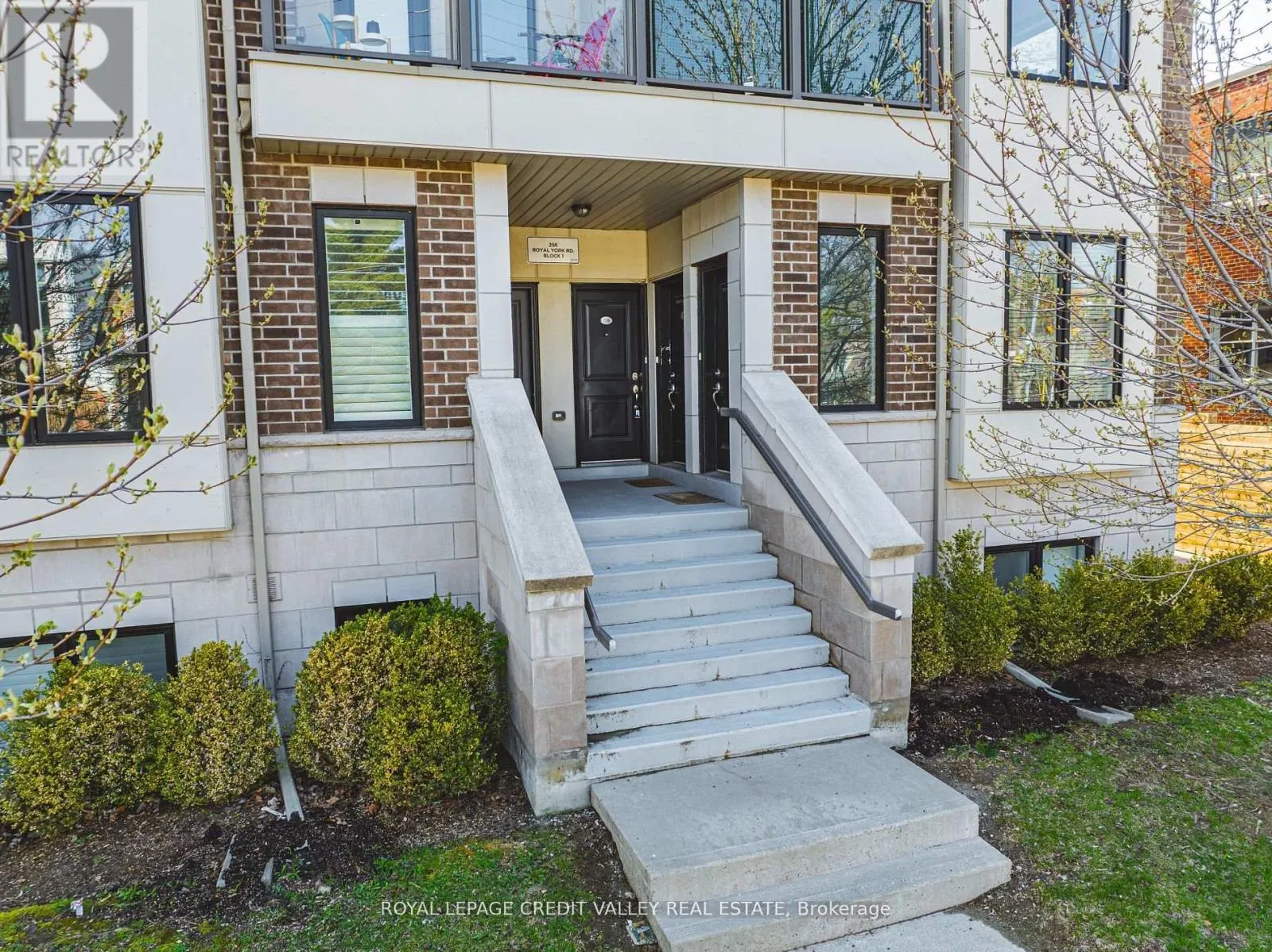 116 - 256 ROYAL YORK ROAD E