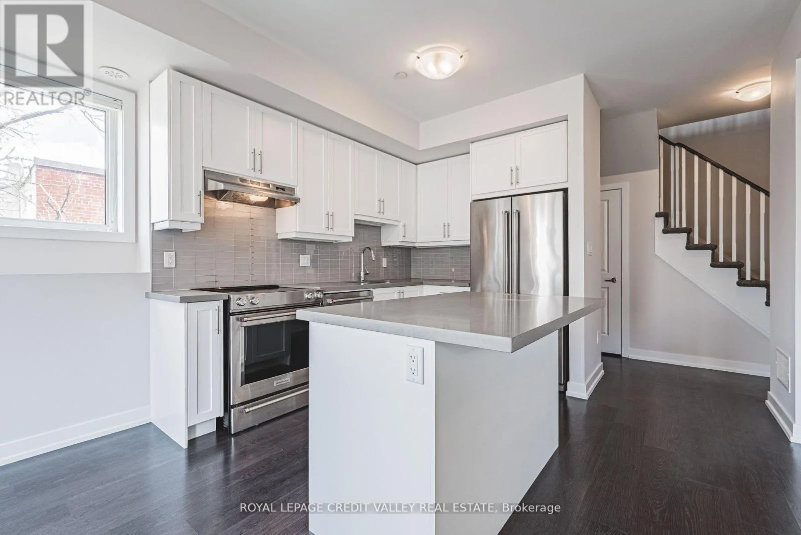 116 - 256 ROYAL YORK ROAD E
