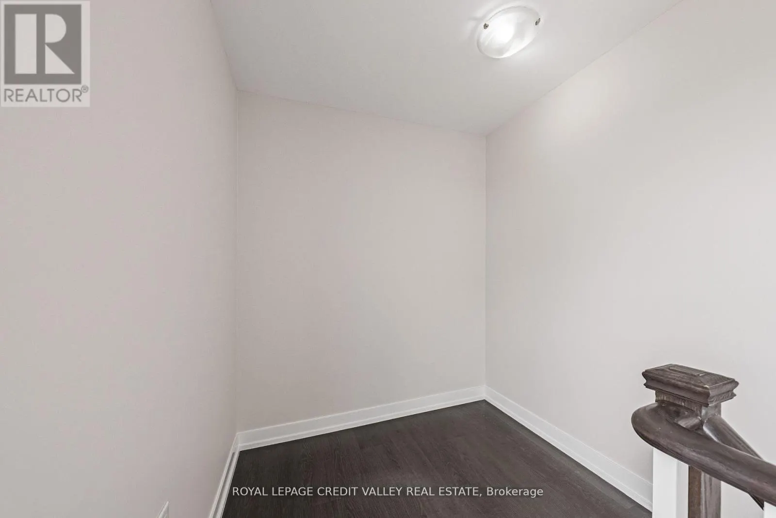 116 - 256 ROYAL YORK ROAD E