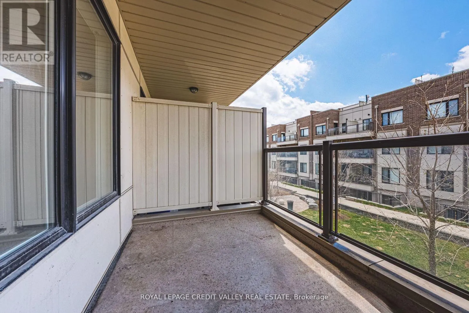 116 - 256 ROYAL YORK ROAD E
