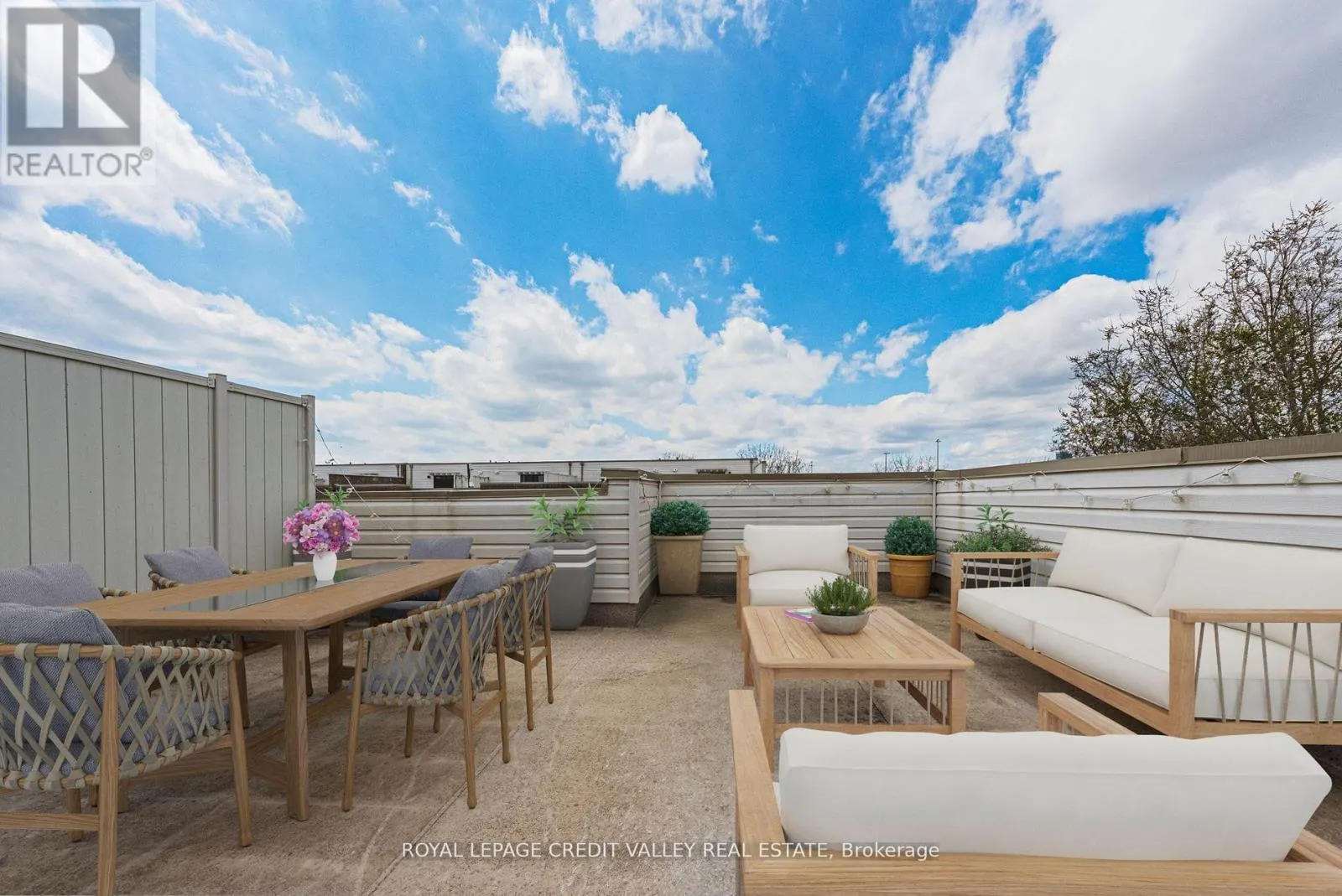 116 - 256 ROYAL YORK ROAD E