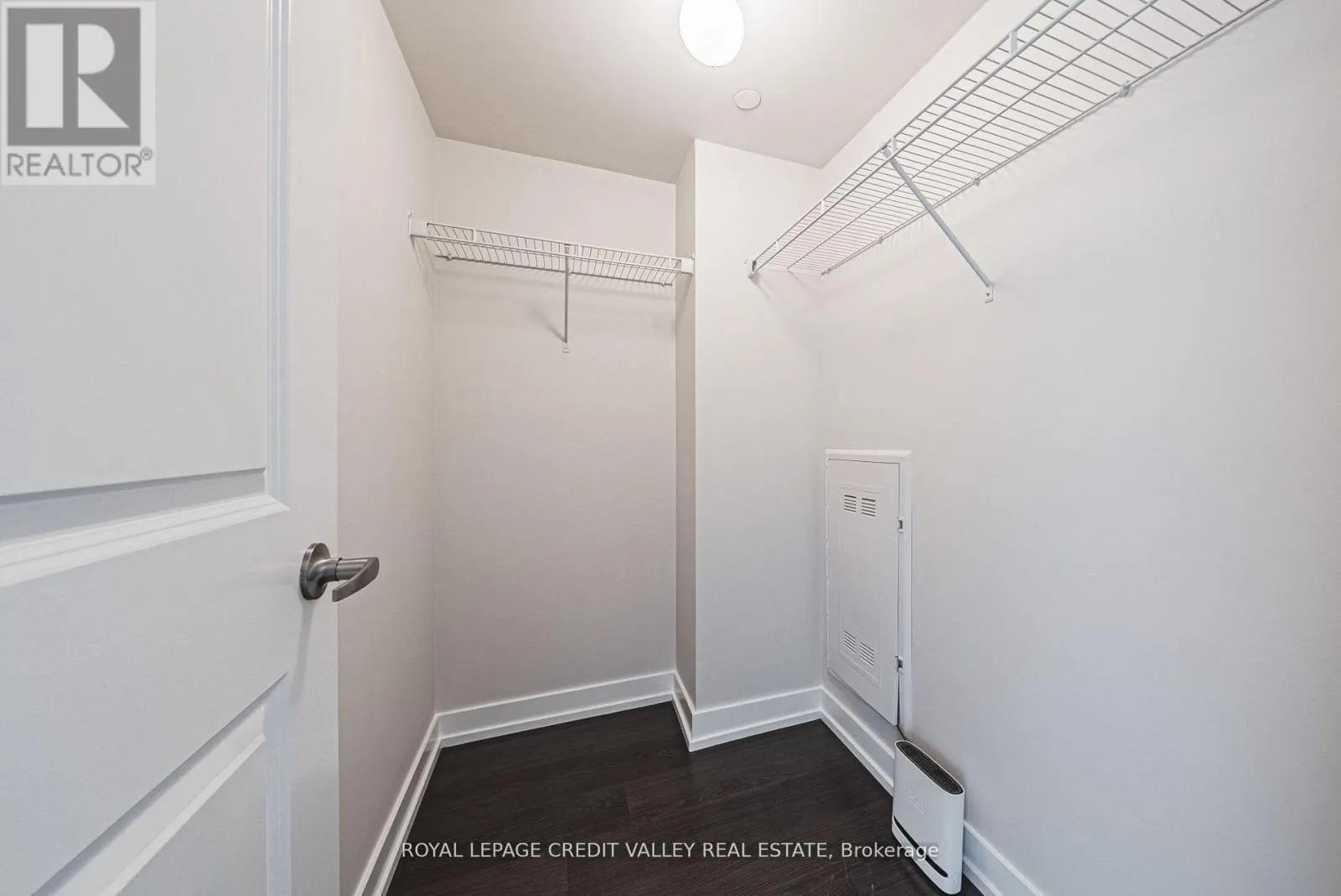 116 - 256 ROYAL YORK ROAD E