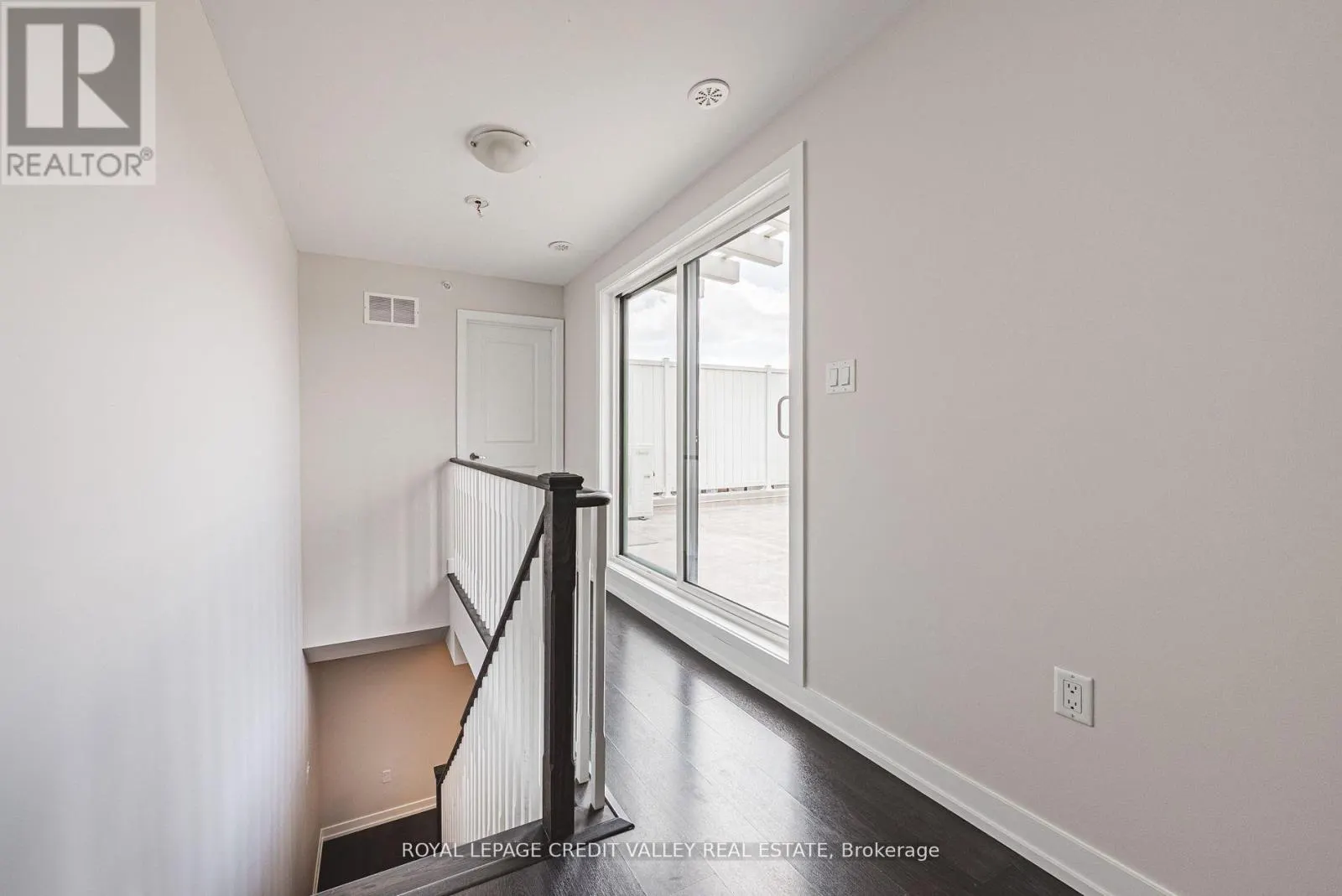 116 - 256 ROYAL YORK ROAD E