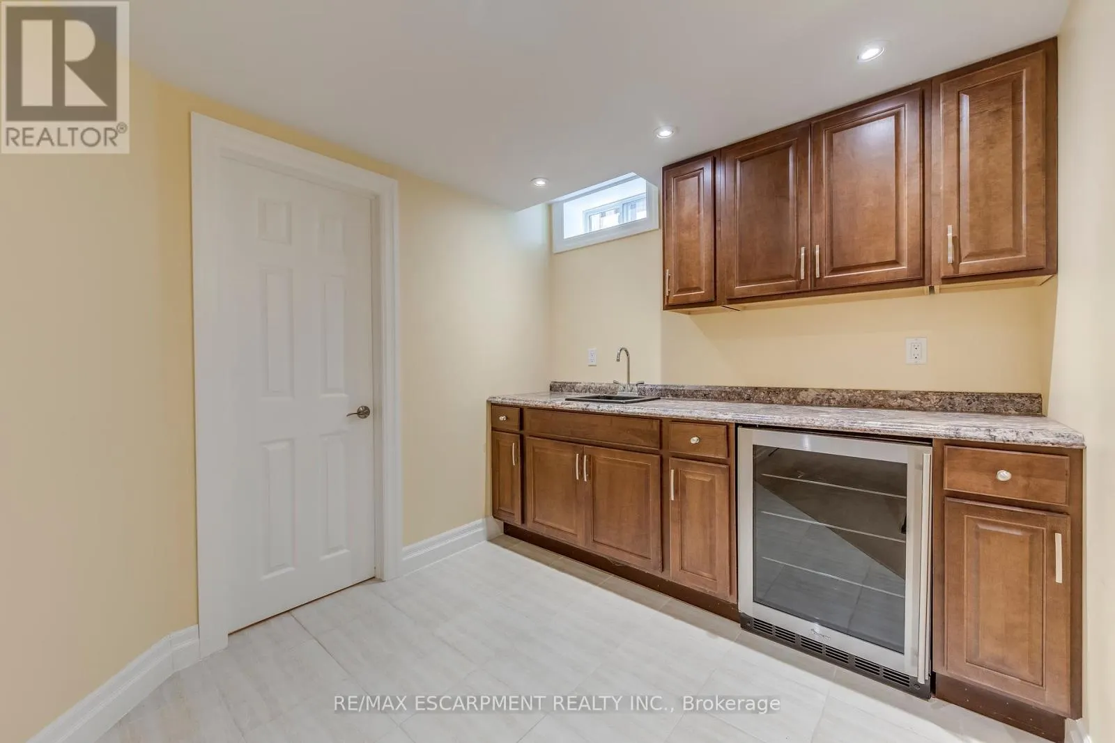 1246 SADDLER CIRCLE