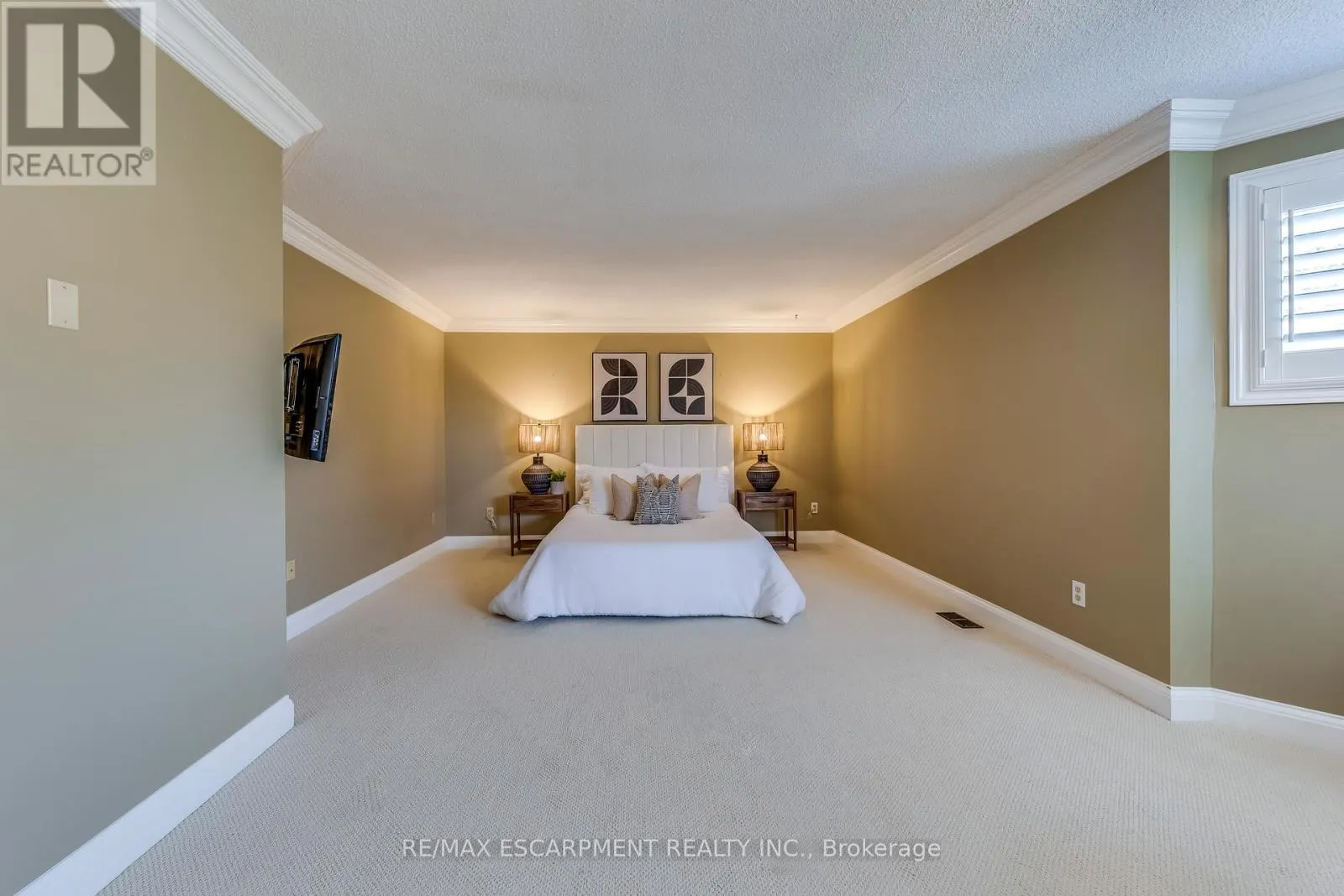1246 SADDLER CIRCLE