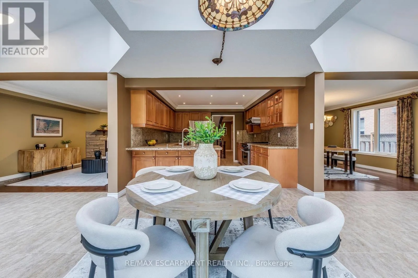 1246 SADDLER CIRCLE
