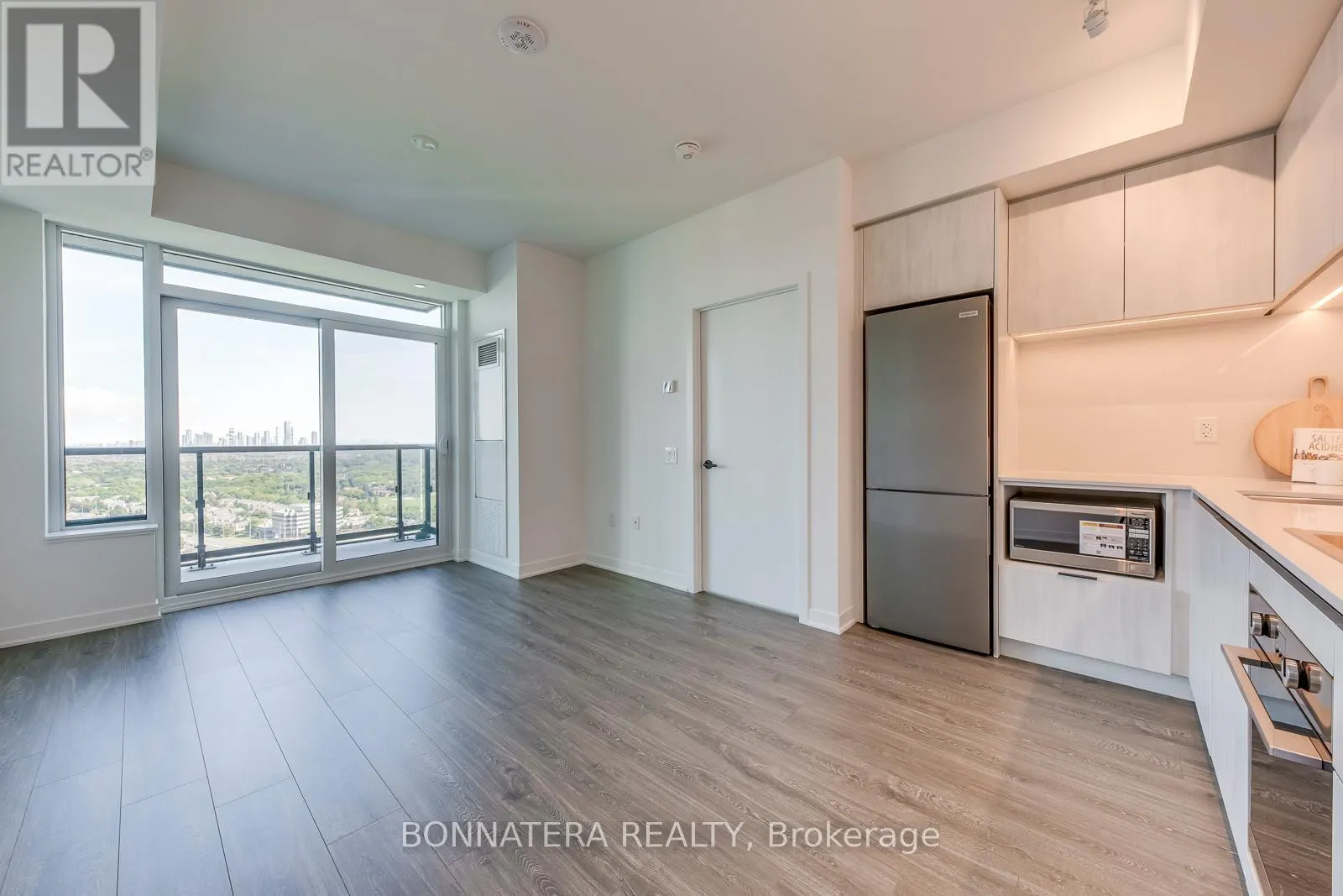 2302 - 2495 EGLINTON AVENUE W