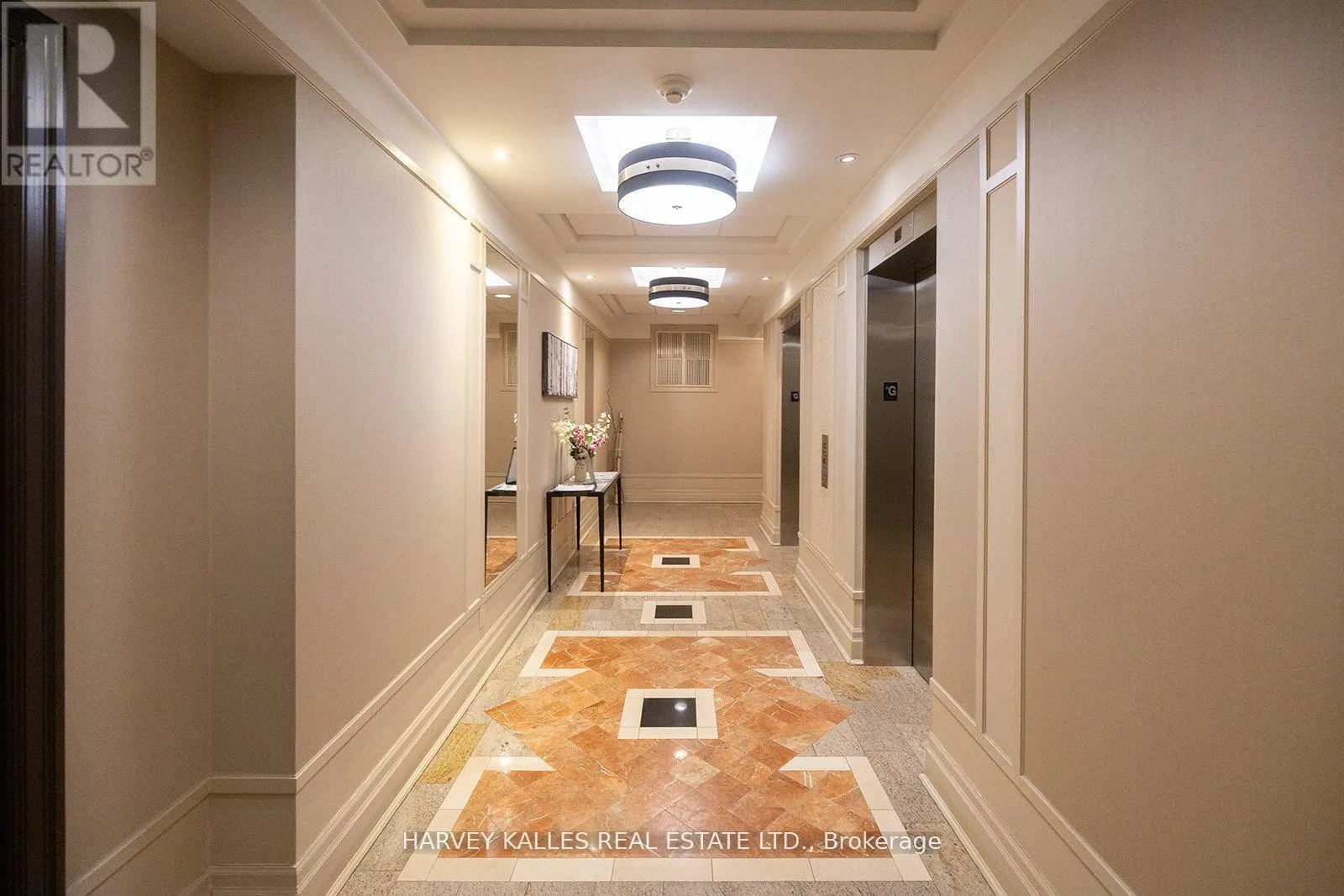 412 - 2 ABERFOYLE CRESCENT