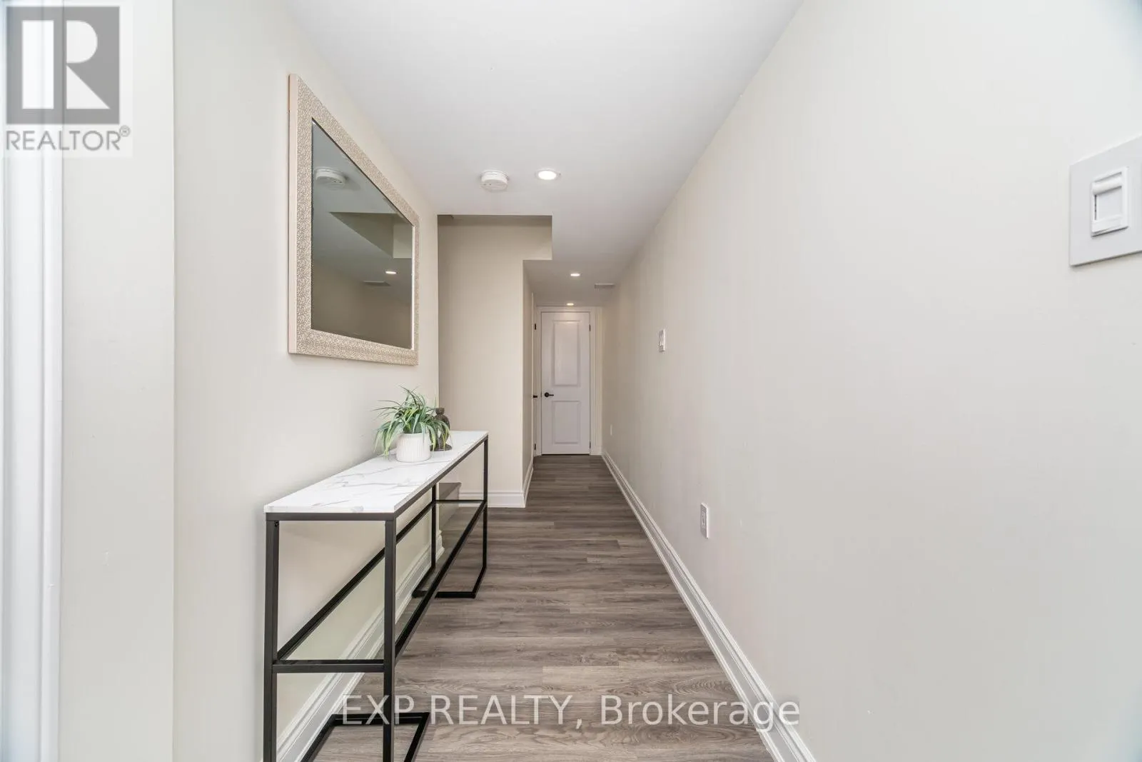 806 BANKS CRESCENT