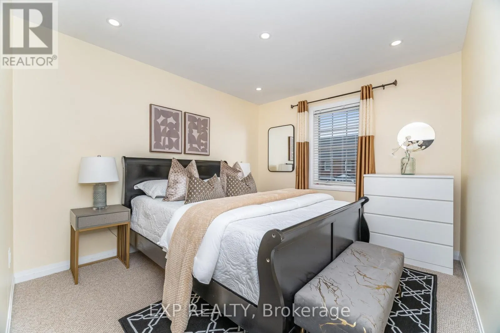 806 BANKS CRESCENT