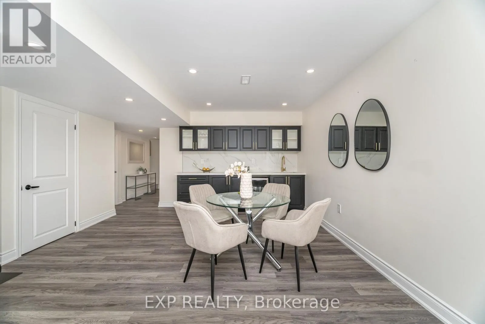 806 BANKS CRESCENT