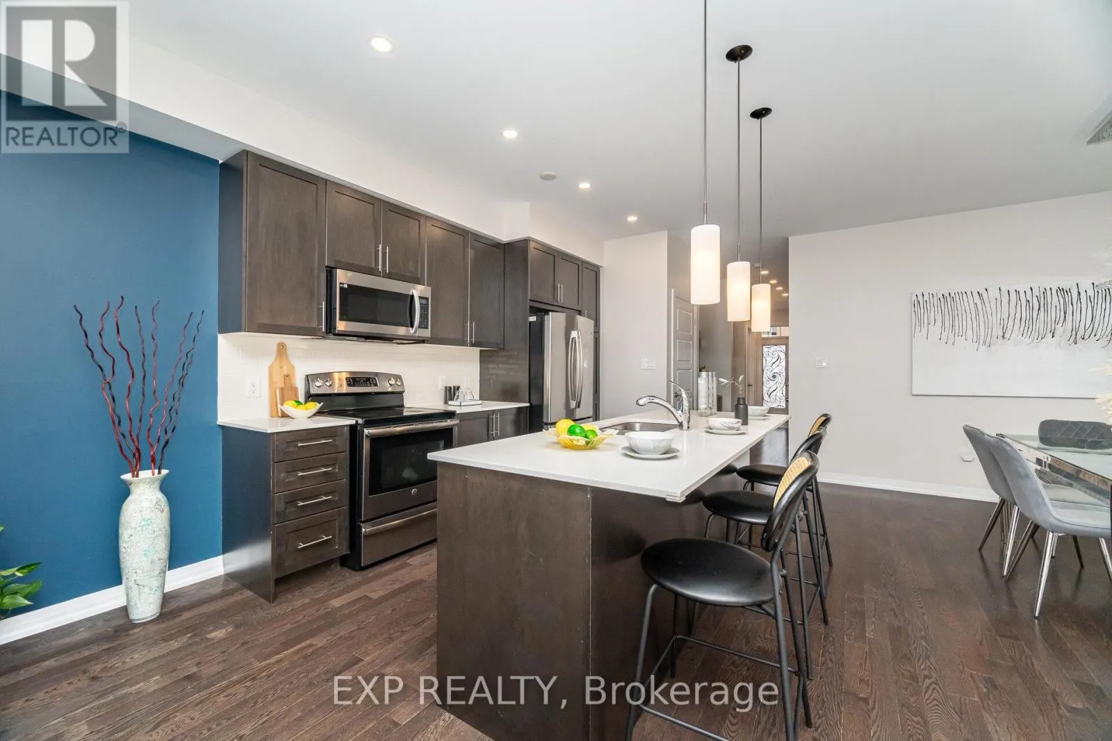 806 BANKS CRESCENT